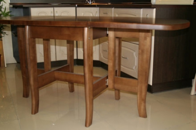 Стол обеденный